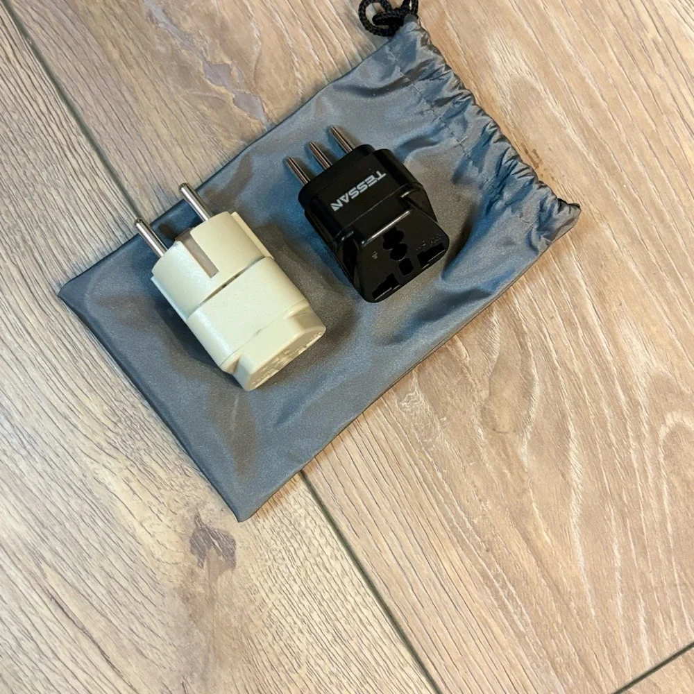 Black and White l Travel Adapter Set